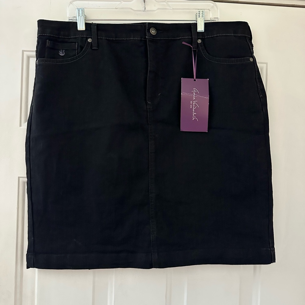 Gloria Vanderbilt Black Denim Skirt sz 16